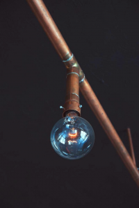 lámparas-estilo-industrial-tubería-bombilla